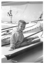 Paul sur le trempoline du Cata, Royan, Juillet 2000